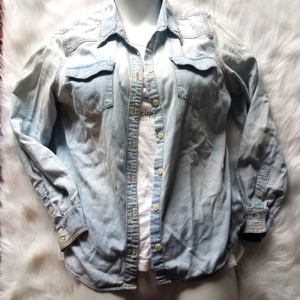 LAST CHANCE! Mossimo Denim Button Down Shirt